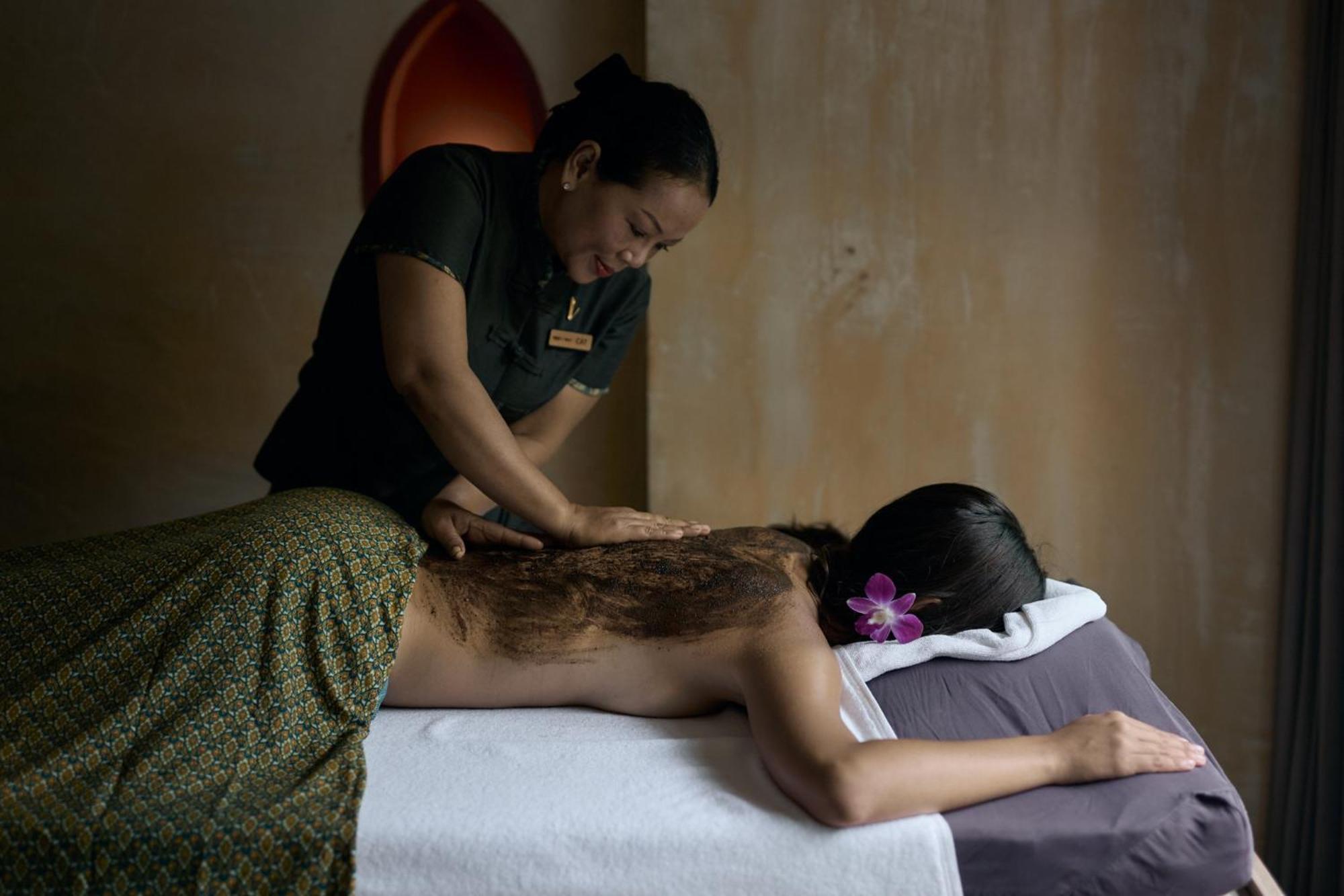 Dinso Resort & Villas Phuket, Vignette Collection By Ihg Patong Экстерьер фото Thai massage