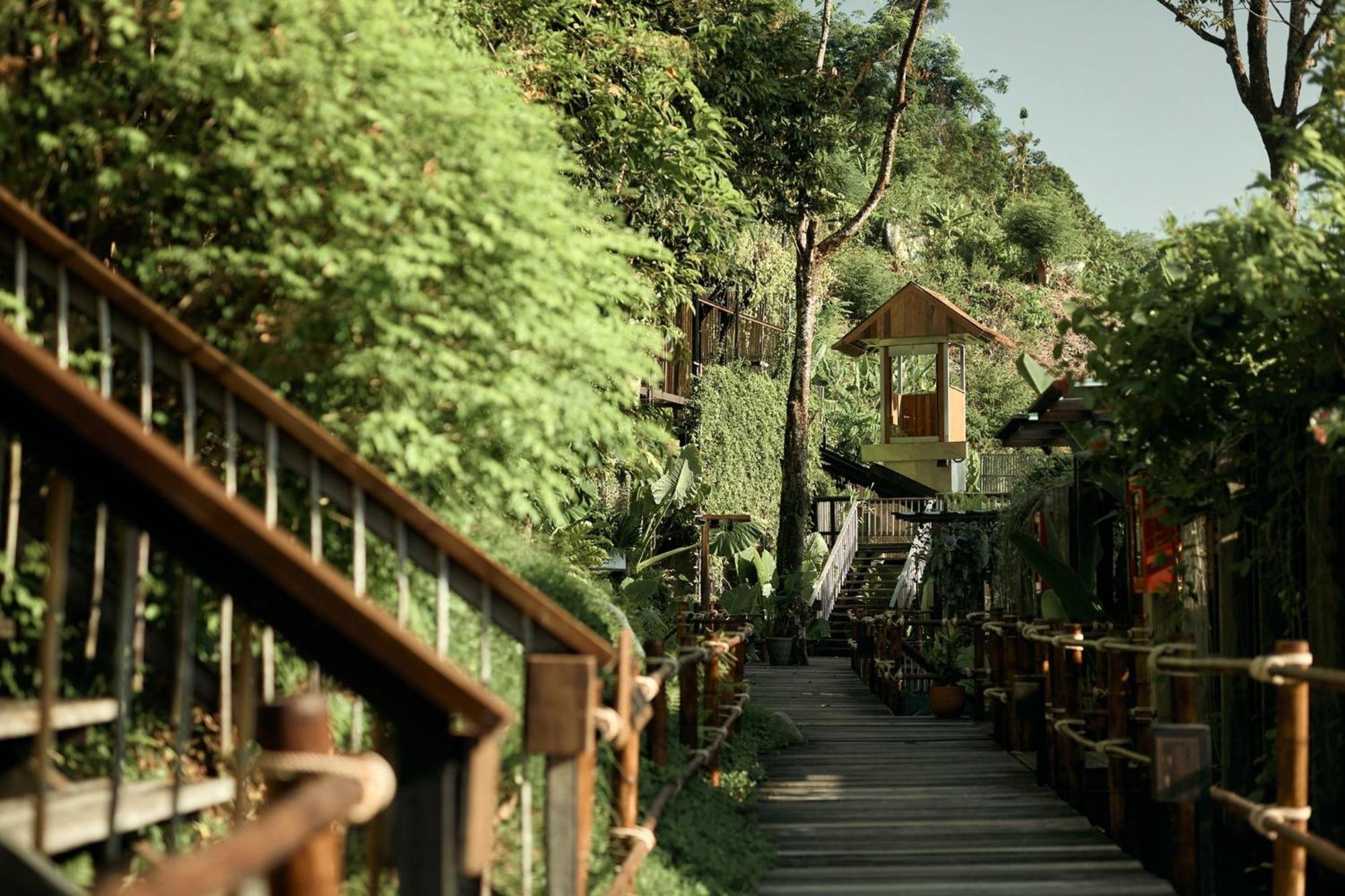 Dinso Resort & Villas Phuket, Vignette Collection By Ihg Patong Экстерьер фото The Treehouse Village