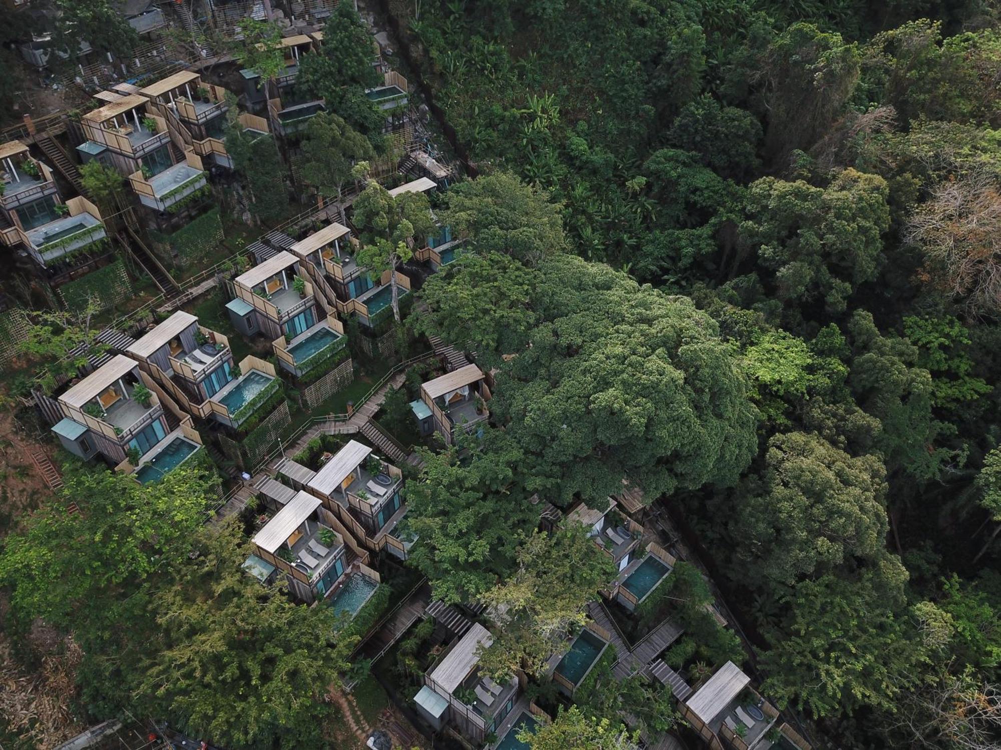 Dinso Resort & Villas Phuket, Vignette Collection By Ihg Patong Экстерьер фото Aerial view of the resort
