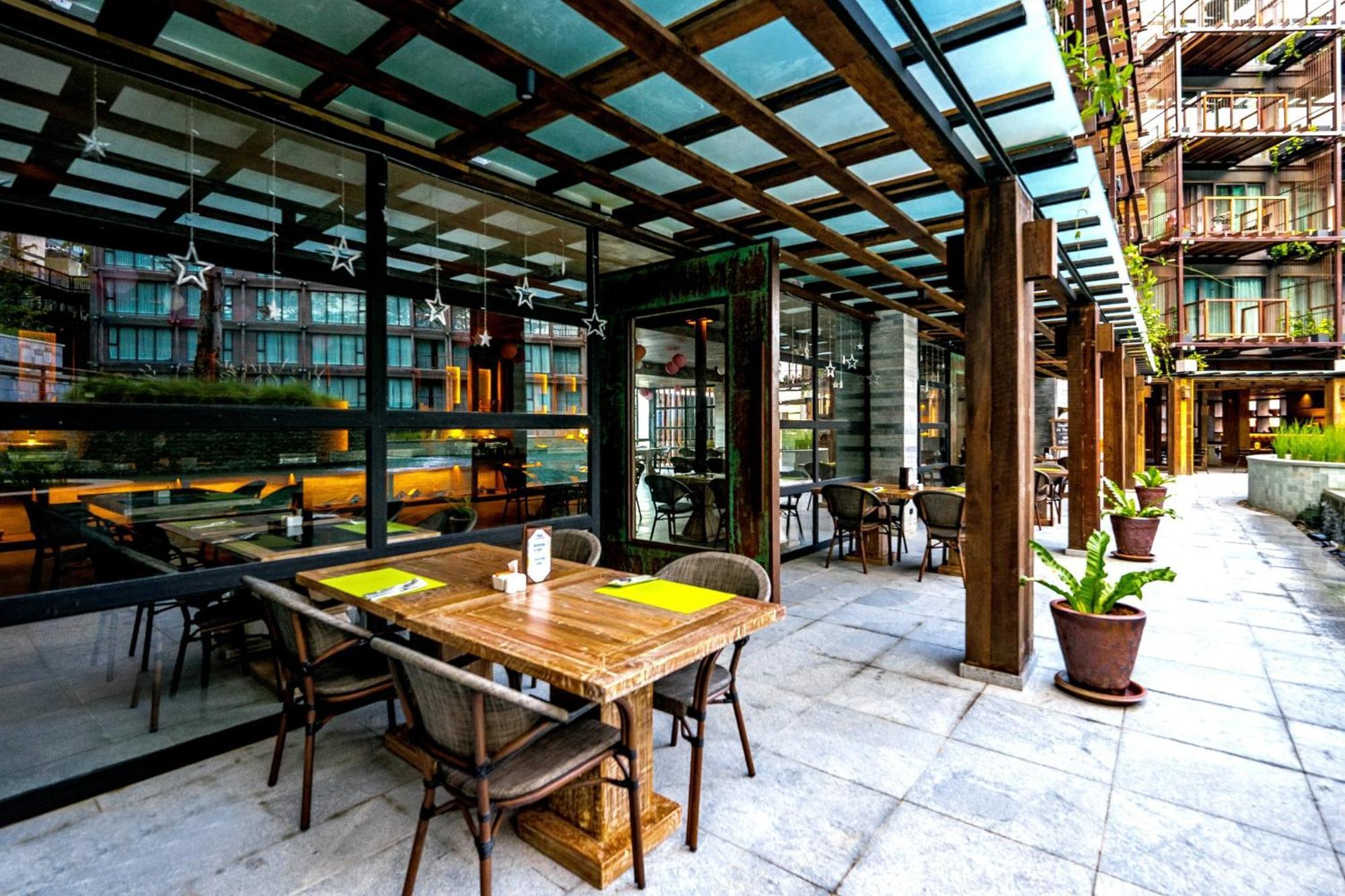 Dinso Resort & Villas Phuket, Vignette Collection By Ihg Patong Экстерьер фото