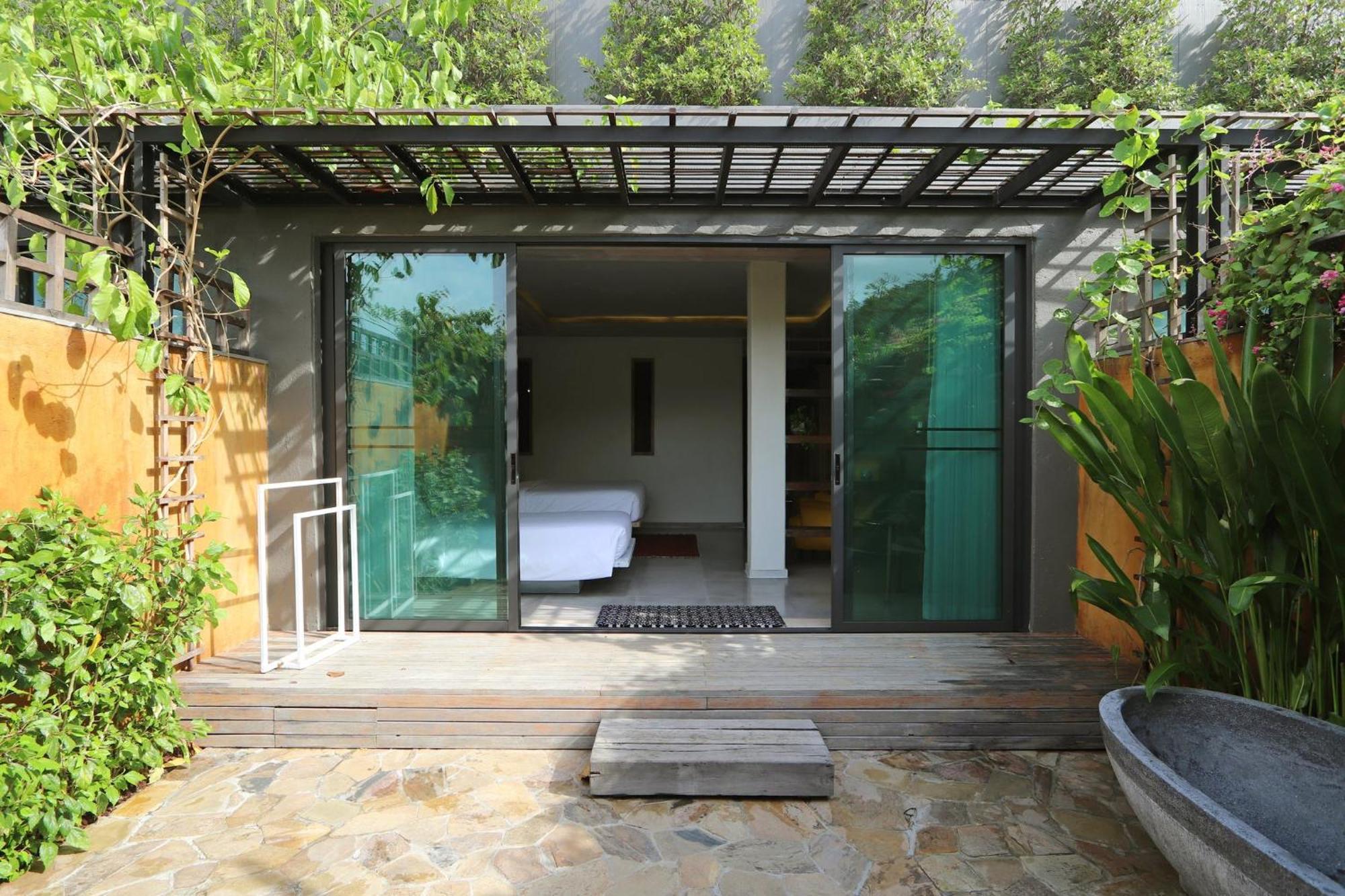 Dinso Resort & Villas Phuket, Vignette Collection By Ihg Patong Экстерьер фото